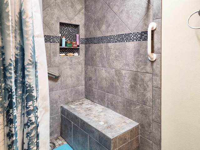 bathroom featuring a shower with shower curtain