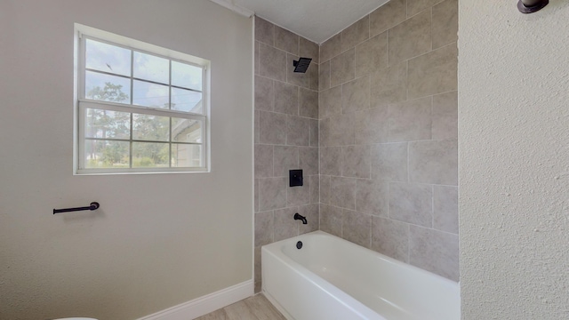 bathroom with tiled shower / bath