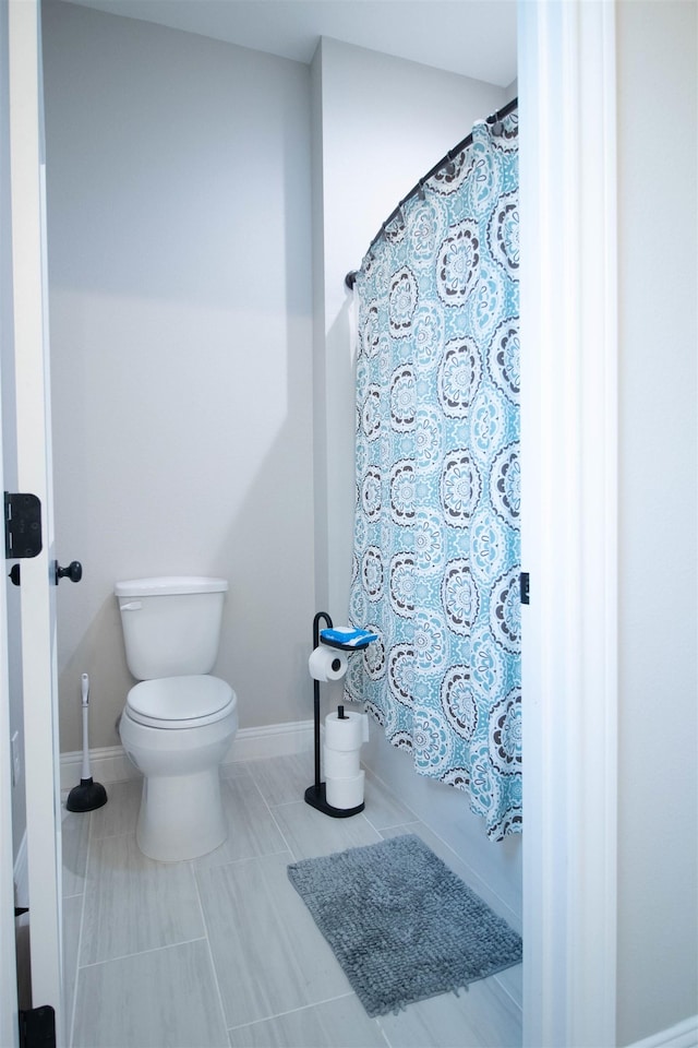 245 Balsam Bnd, Lumberton, TX 77657 - full bath featuring toilet, baseboards, and a shower with shower curtain