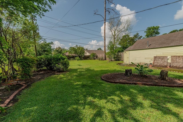 2635 Gladys Ave, Beaumont, TX 77701 - view of yard