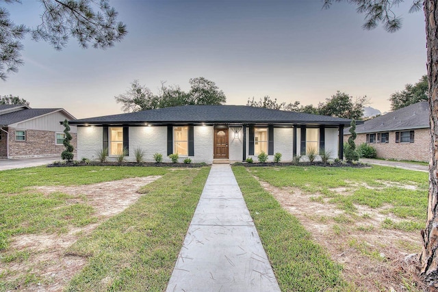 view of front of property with a yard