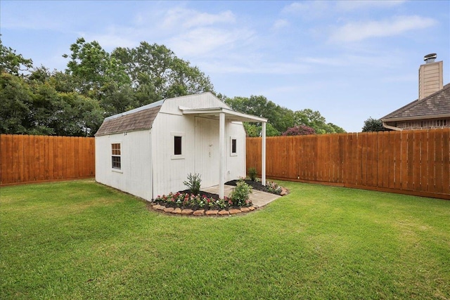 7820 N Windemere Dr, Beaumont, TX 77713 - view of yard featuring an outbuilding