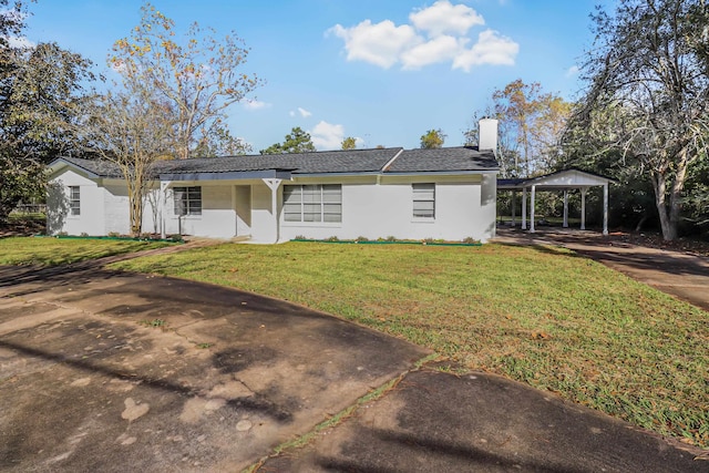 view of front facade featuring a carport and a front lawn