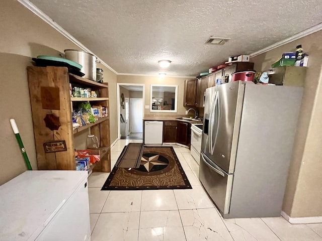 7521 Puntes Ln, Silsbee, TX 77659 - kitchen featuring light tile patterned floors, visible vents, crown molding, and white appliances