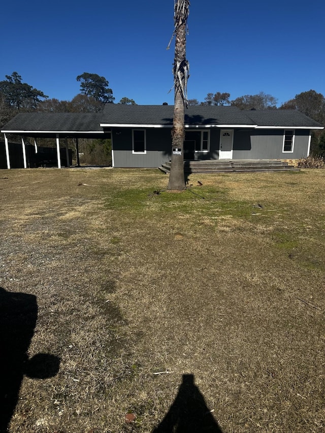 view of front of home with a front lawn