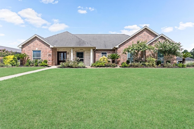 view of front of house featuring a front yard