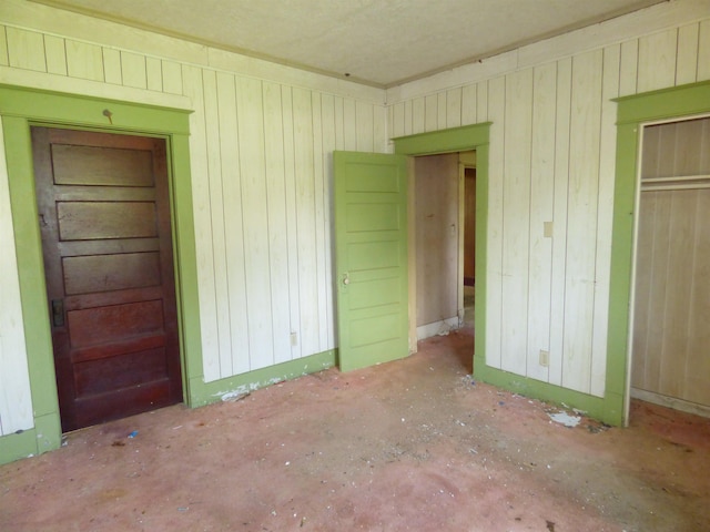 unfurnished bedroom featuring a closet