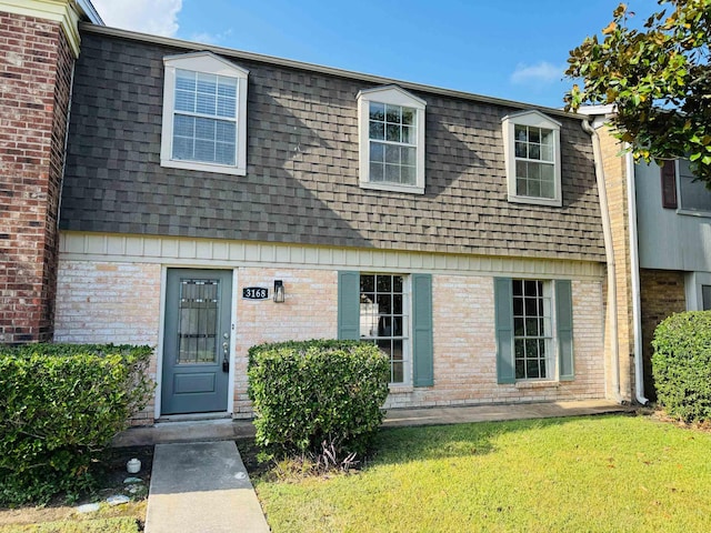 view of front of house featuring a front yard