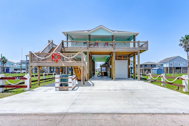 view of front of home with a front yard and a carport