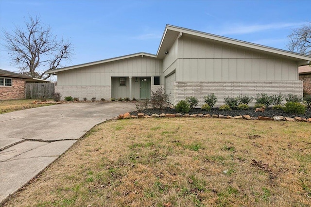 single story home featuring a garage and a front yard