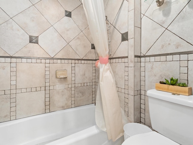 bathroom featuring toilet and shower / tub combo with curtain