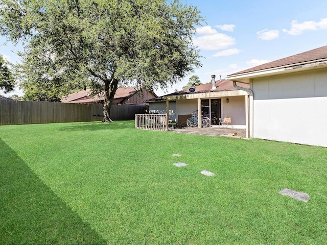 view of yard featuring a patio area