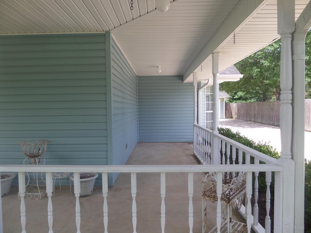 7035 Carroll Ln, Beaumont, TX 77713 - view of patio with covered porch