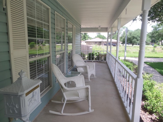 7035 Carroll Ln, Beaumont, TX 77713 - view of patio / terrace with a porch