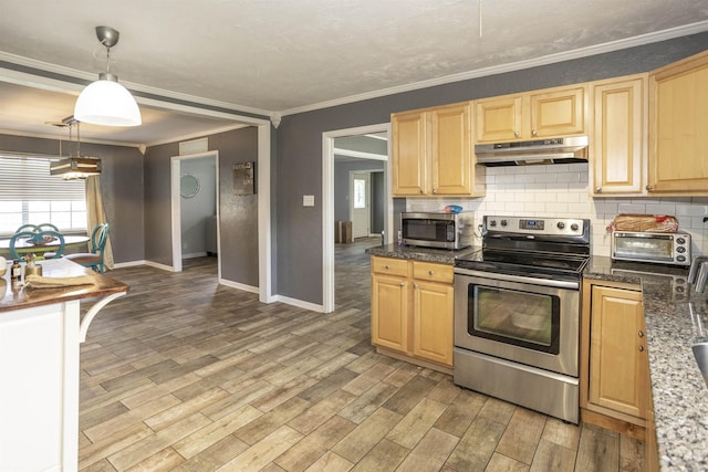 4715 Regina Ln, Beaumont, TX 77706 - kitchen with stainless steel appliances, under cabinet range hood, tasteful backsplash, light wood-style floors, and crown molding