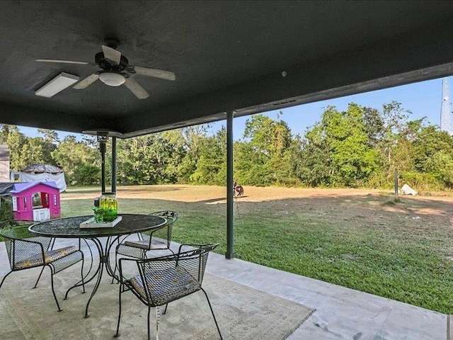 view of patio featuring grilling area and ceiling fan