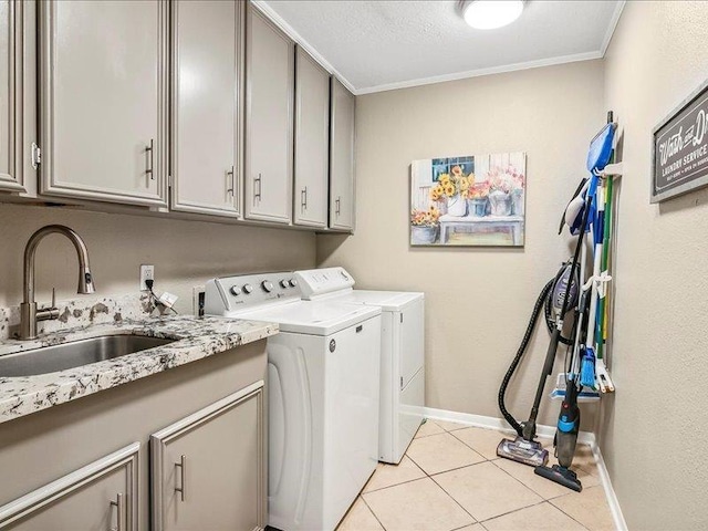 washroom with crown molding, cabinets, sink, and washing machine and dryer