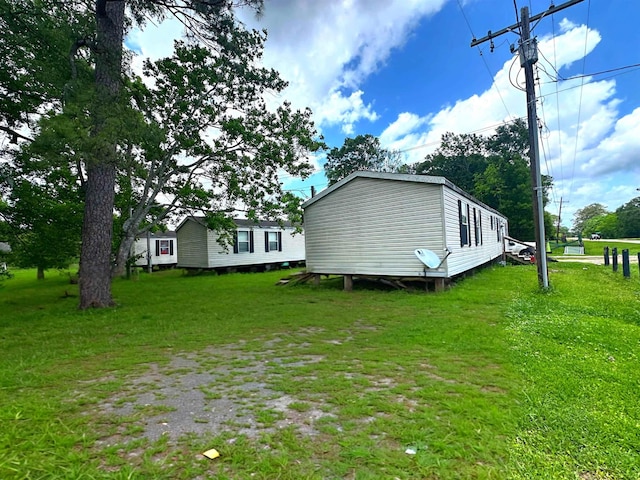 exterior space featuring a lawn