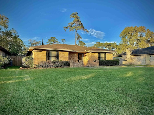 view of front facade with a front yard