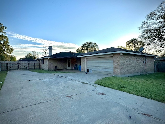 ranch-style house featuring a front lawn and a garage