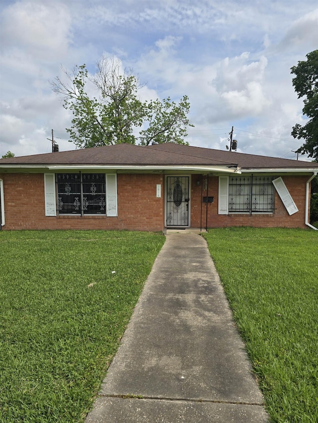 1610 Cartwright Ave, Beaumont, TX 77701 - ranch-style home featuring a front lawn and brick siding