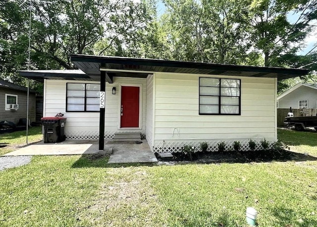 265 W Hartel St, Sour Lake, TX 77659 - view of front of property featuring a front lawn, entry steps, and cooling unit