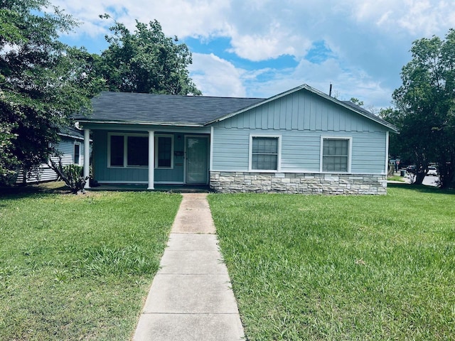 view of front of house with a front yard