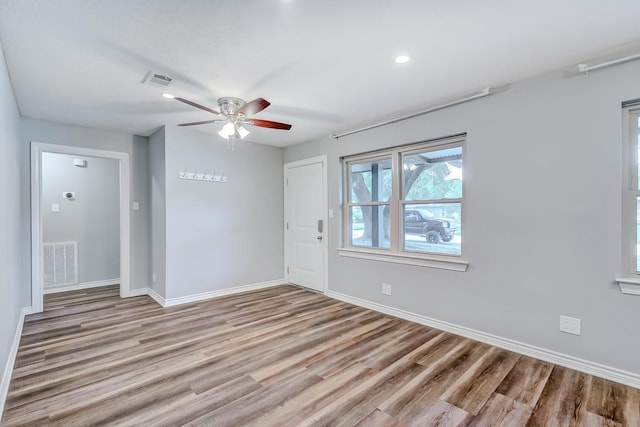 175 Triangle Dr, Vidor, TX 77662 - unfurnished room featuring light wood-style floors, a ceiling fan, baseboards, and recessed lighting