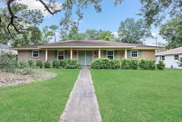 single story home featuring a front yard