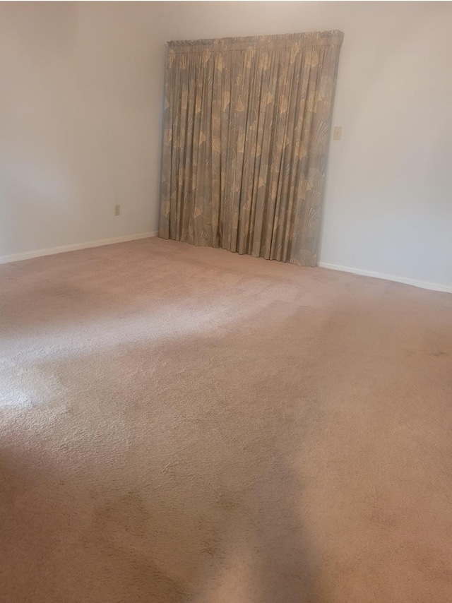 unfurnished room featuring carpet