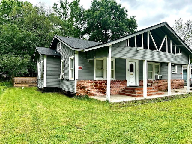 view of front of home featuring a front lawn and cooling unit