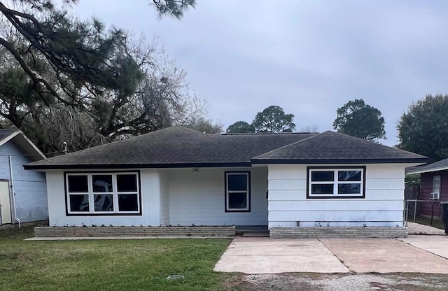 single story home featuring a patio and a front lawn