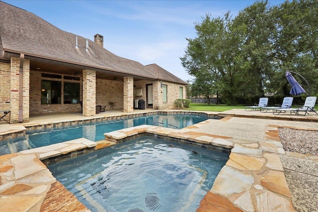 970 Hibiscus Cir, Beaumont, TX 77706 - view of pool featuring a patio area and a pool with connected hot tub
