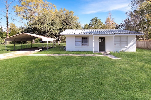 view of front facade featuring a front lawn and a carport