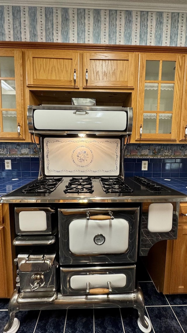 details with exhaust hood and decorative backsplash