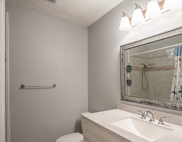 bathroom featuring vanity, a shower with curtain, a textured ceiling, and toilet