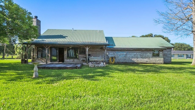 back of house featuring a yard