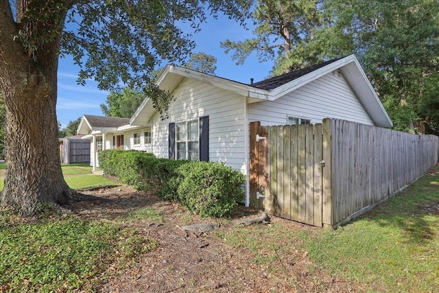 980 N 23rd St, Beaumont, TX 77706 - view of side of property