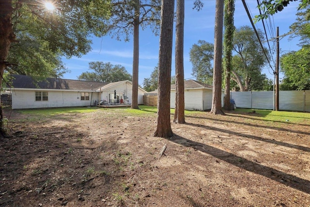 980 N 23rd St, Beaumont, TX 77706 - view of yard featuring fence