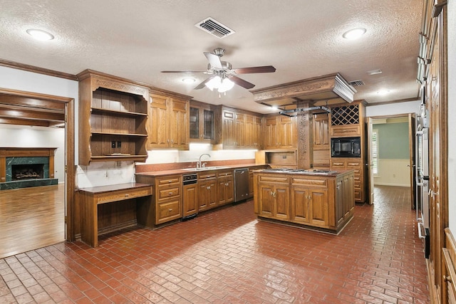 kitchen featuring stainless steel appliances, ornamental molding, a center island, and sink