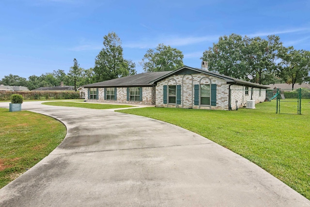 ranch-style home featuring a front yard