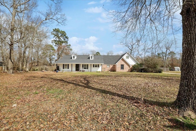 view of front of home featuring a front yard