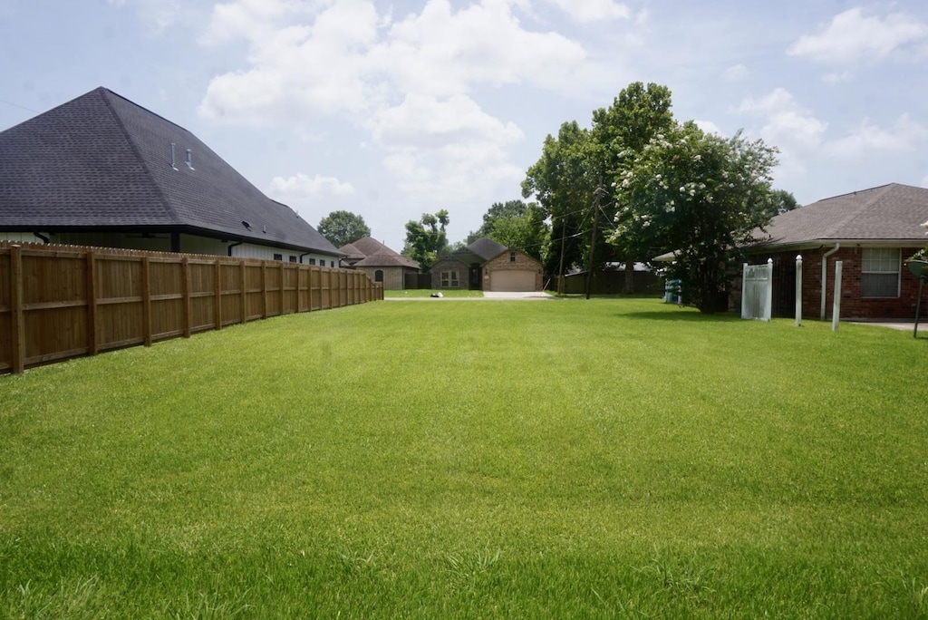 1906 6th St, Port Neches, TX 77651 - photo 2