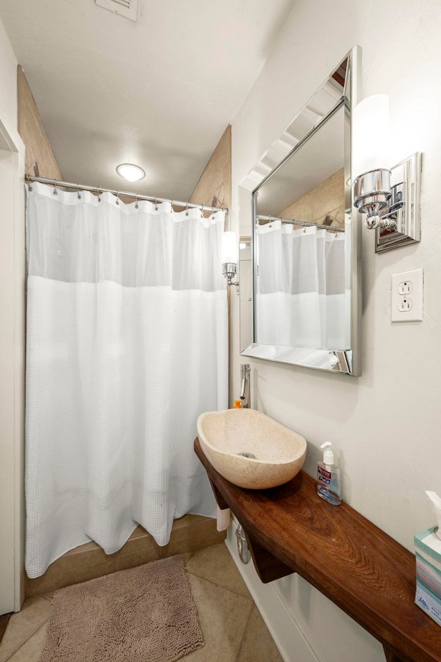 1280 Cherokee Ln, Beaumont, TX 77702 - full bath featuring tile patterned floors and curtained shower