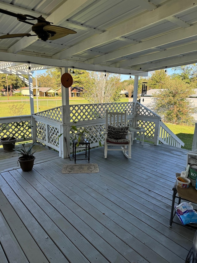 deck with ceiling fan