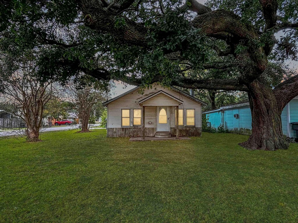 1720 Gary Ave, Nederland, TX 77627 - photo 1