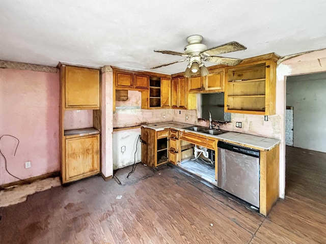 kitchen featuring ceiling fan, sink, stainless steel dishwasher, dark hardwood / wood-style floors, and decorative backsplash