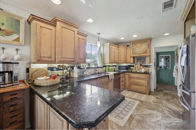 kitchen featuring a sink, appliances with stainless steel finishes, recessed lighting, and a peninsula
