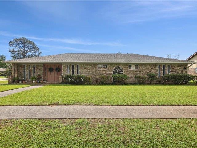 ranch-style house with a front yard