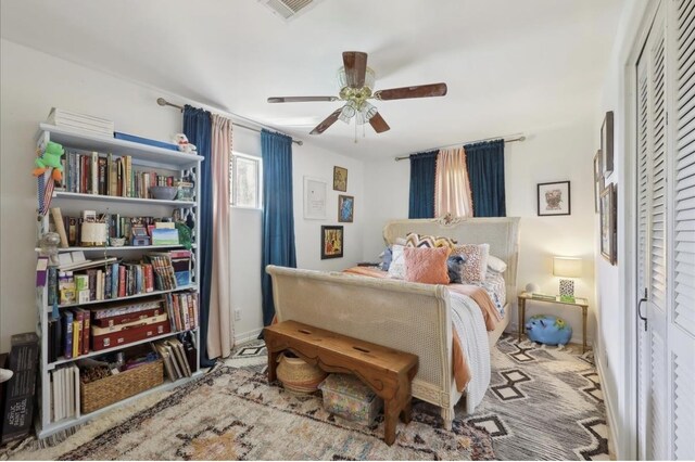 bedroom featuring ceiling fan, visible vents, and a closet